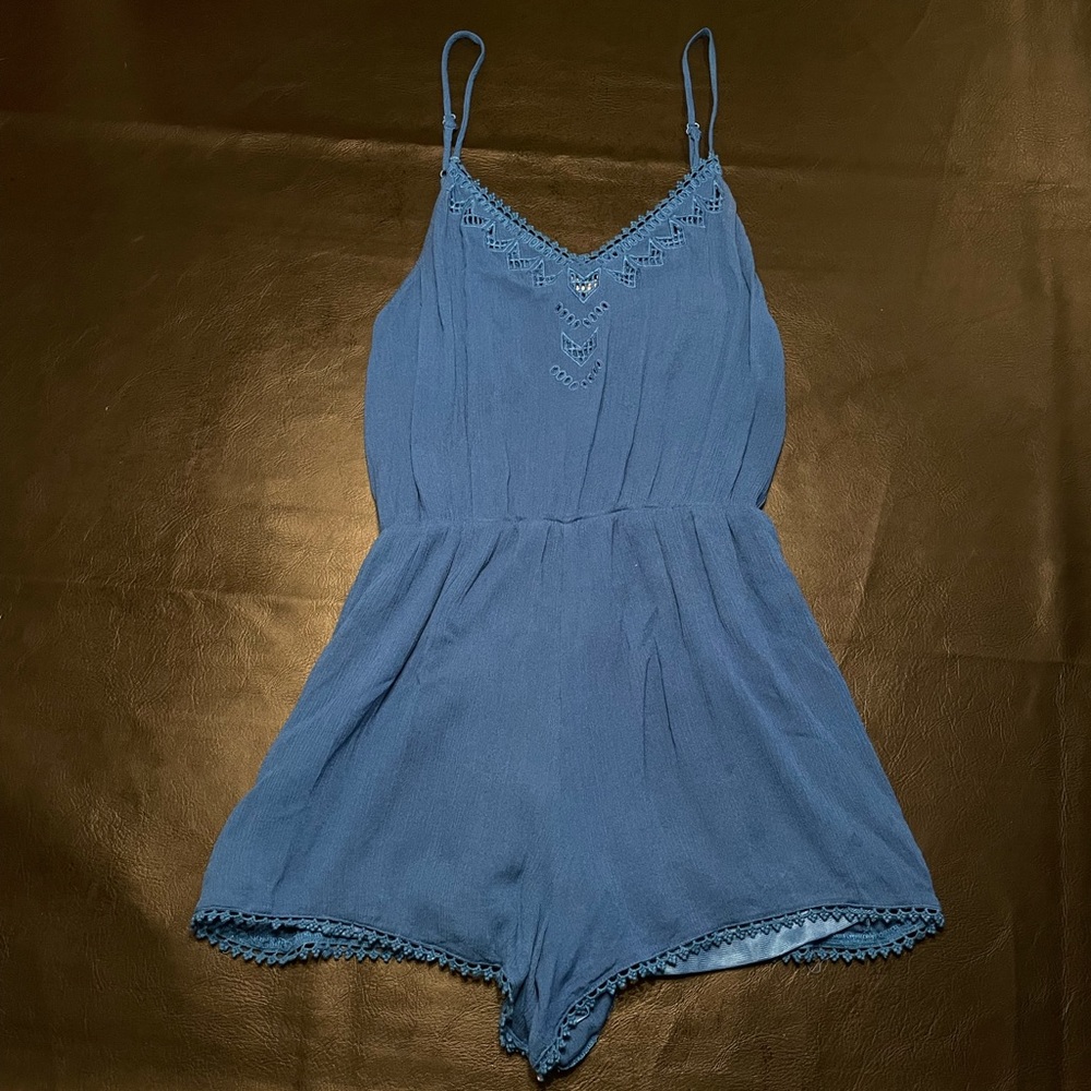 Lush sz M blue romper with crochet